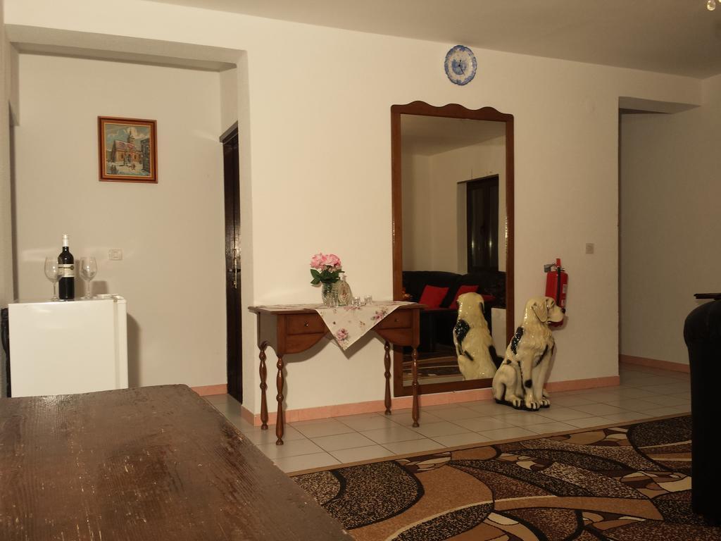 Apartments "Villa Mungos" Sobra 外观 照片