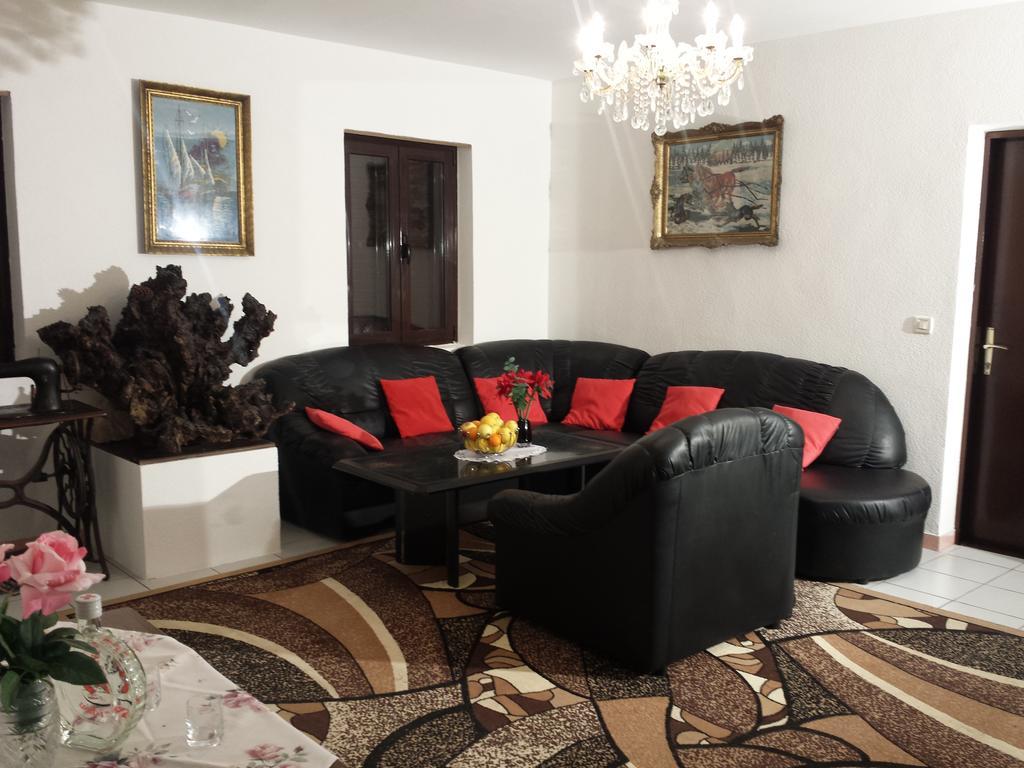 Apartments "Villa Mungos" Sobra 外观 照片